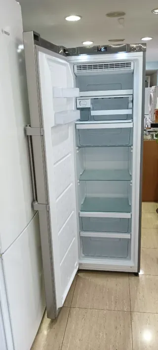 CONGELADOR VERTICAL TEKA NO FROST ENERGÍA A+