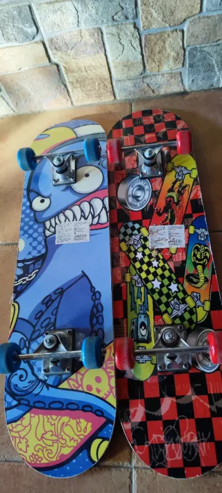 Due monopattini con design artistici