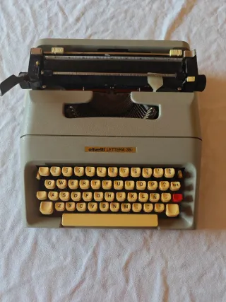 Máquina de escribir Olivetti Lettera 35