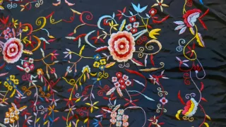 Manton de Manila negro bordado