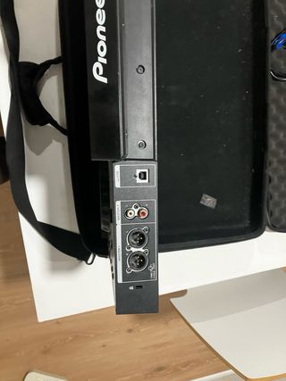 Pioneer XDJ RR con funda de transporte