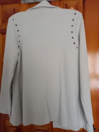 Chaqueta Pisonero Beige con Tachuelas