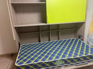 Cama mural abatible individual y  almacenamiento