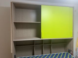 Cama mural abatible individual y  almacenamiento