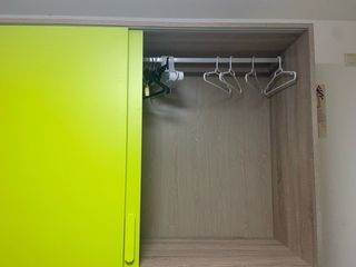 Cama mural abatible individual y  almacenamiento