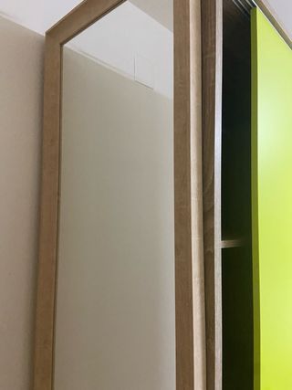 Cama mural abatible individual y  almacenamiento