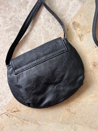 Bolso negro lazo tachuelas