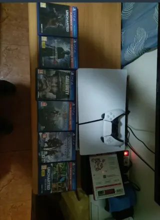 Consola PS5 Blanca + 4 Juegos