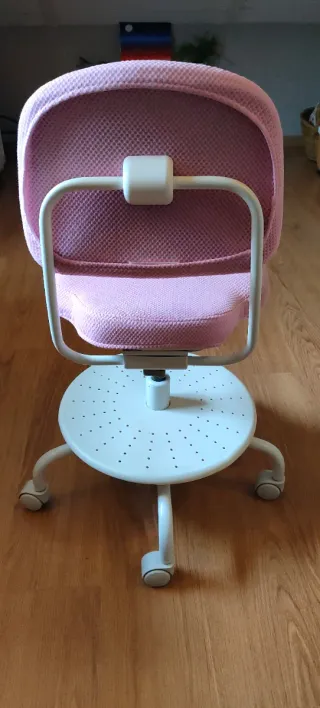 Mesa y sillas estudio infantil