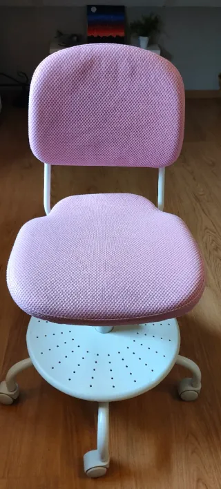 Mesa y sillas estudio infantil