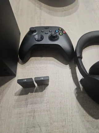 Xbox Series X 1TB + Mando y Auriculares