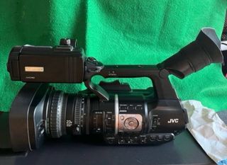 CAMARA PROFESIONAL HD JVC GY-HM600.