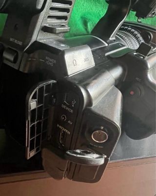 CAMARA PROFESIONAL HD JVC GY-HM600.