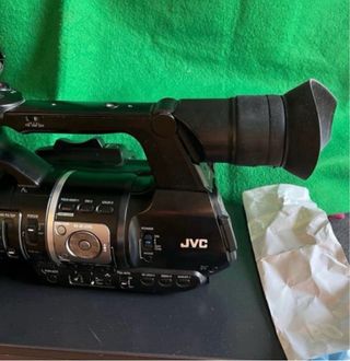 CAMARA PROFESIONAL HD JVC GY-HM600.