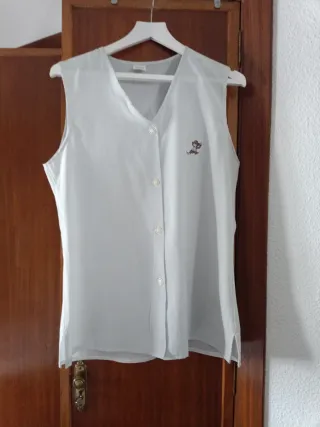 Chaleco blanco con dibujo de ratón