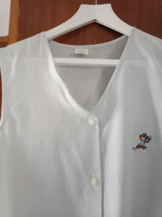 Chaleco blanco con dibujo de ratón