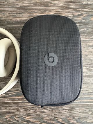 Beats Studio Pro Auriculares Beige.