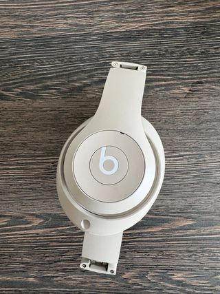 Beats Studio Pro Auriculares Beige.