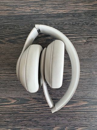 Beats Studio Pro Auriculares Beige.