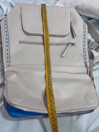 Mochila Desigual Beige con Bordados