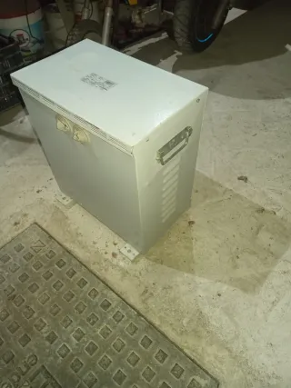 se vende o se cambia Transformador Trifásico  2,20