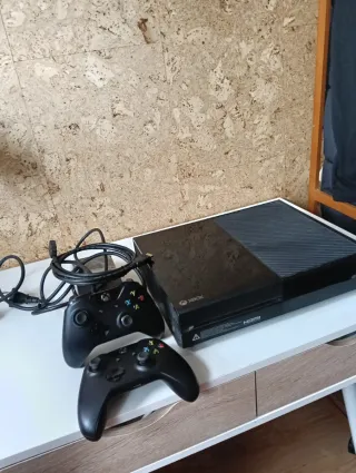 Xbox One Negra + 2 Mandos