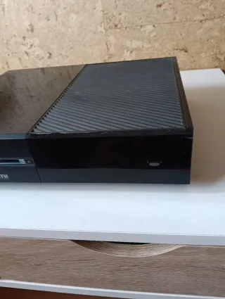Xbox One Negra + 2 Mandos