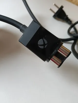 Xbox One Negra + 2 Mandos