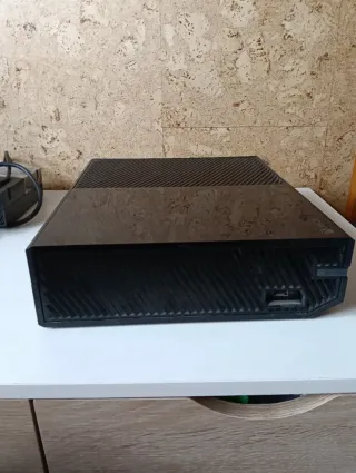 Xbox One Negra + 2 Mandos