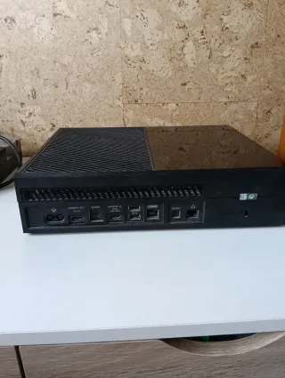 Xbox One Negra + 2 Mandos