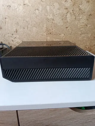 Xbox One Negra + 2 Mandos