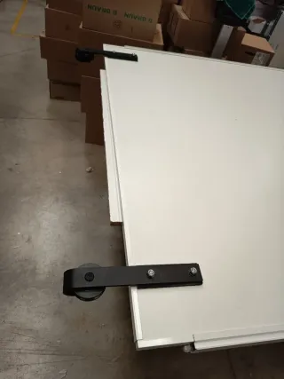 Mesa de madera blanca grande