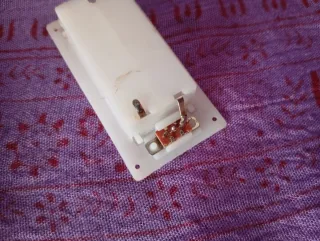 Porta Pilhas AAA com Botão