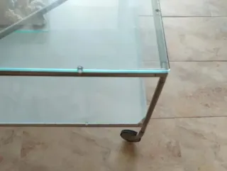 REGALO Mesa de cristal con ruedas