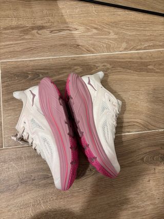 Zapatillas Hoka Running Blancas y Rosas
