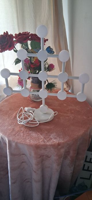 Lámpara de mesa diseño molecular