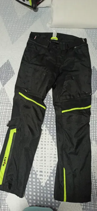 Traje de moto LoVo negro y verde