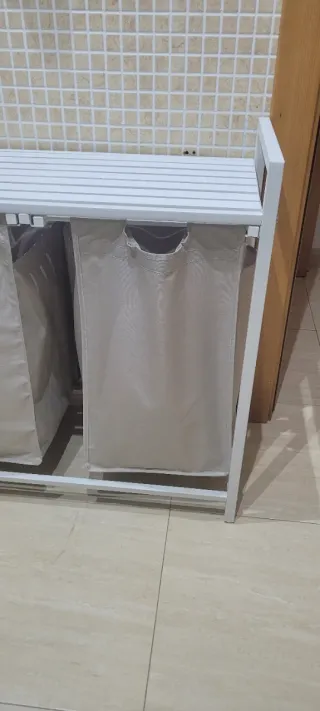 Mueble de lavandería con 2 cestas