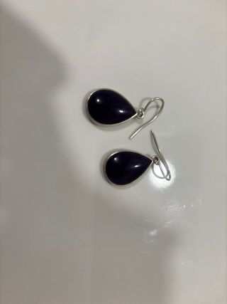 Pendientes lágrima negros y plateados