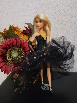 Muñeca Barbie Vestido Negro Estrellas Doradas