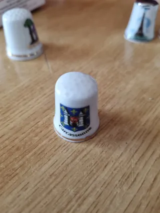 Colección de 12 dedales de porcelana. No se envian