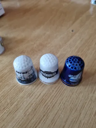 Colección de 12 dedales de porcelana. No se envian