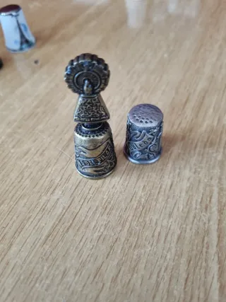 Colección de 12 dedales de porcelana. No se envian