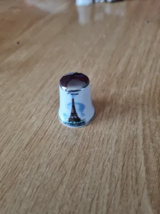 Colección de 12 dedales de porcelana. No se envian