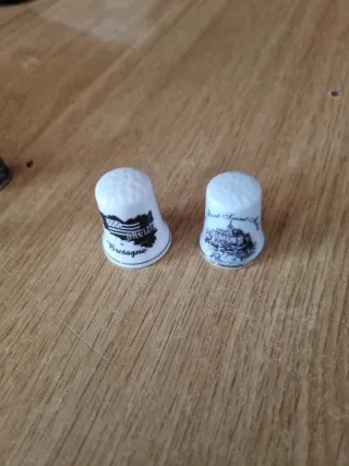 Colección de 12 dedales de porcelana. No se envian