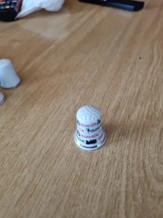 Colección de 12 dedales de porcelana. No se envian