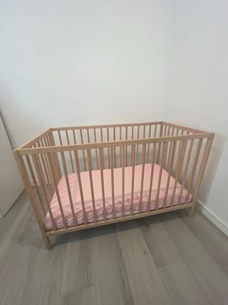 Cuna Ikea con colchón ergonómico