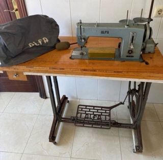 Máquina de coser Alfa antigua urge  vaciado casa