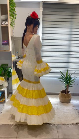 Traje Flamenca Blanco y Amarillo