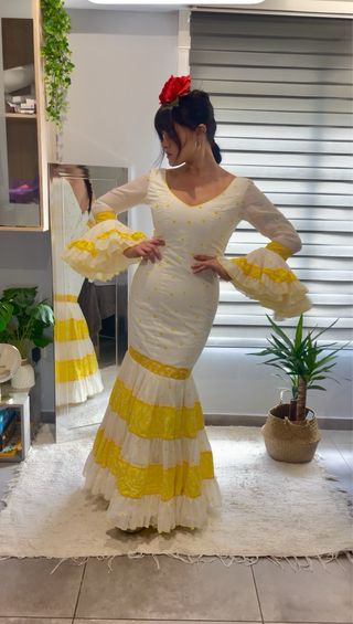 Traje Flamenca Blanco y Amarillo